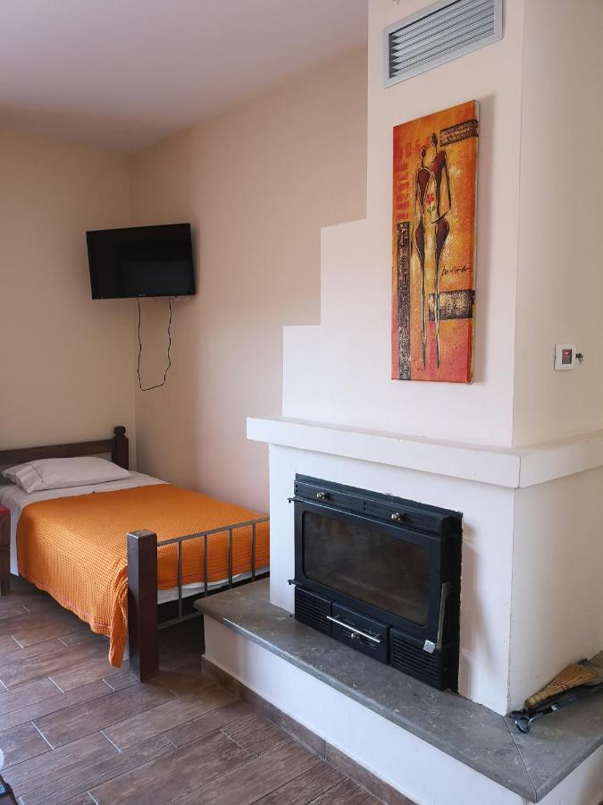 Flygonion Guesthouse Kiriákion エクステリア 写真