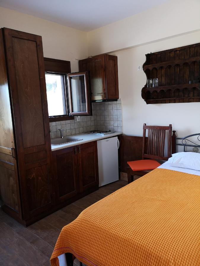 Flygonion Guesthouse Kiriákion エクステリア 写真