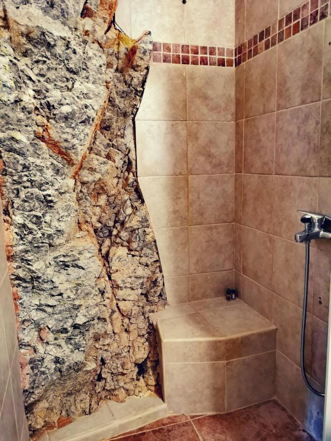 Flygonion Guesthouse Kiriákion エクステリア 写真