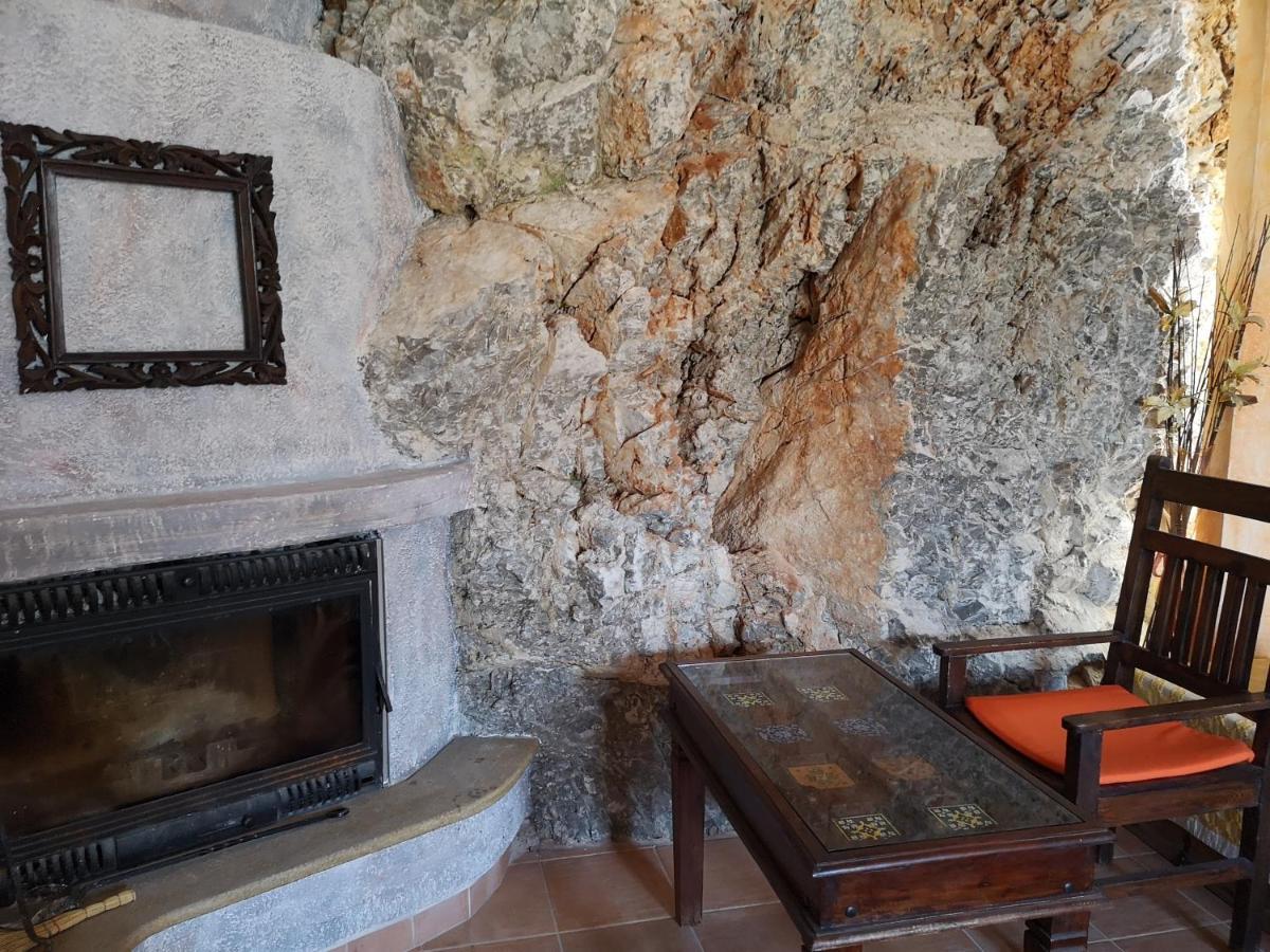 Flygonion Guesthouse Kiriákion エクステリア 写真