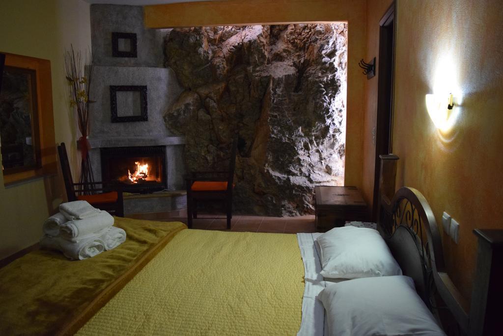 Flygonion Guesthouse Kiriákion エクステリア 写真