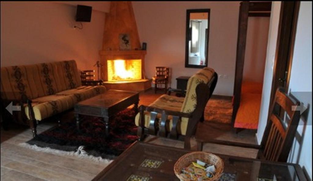 Flygonion Guesthouse Kiriákion エクステリア 写真